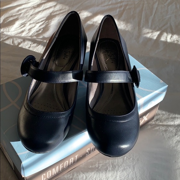 lifestride navy shoes